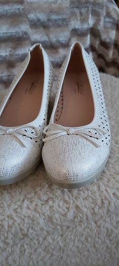 Ladies shoes