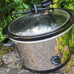 Slow cooker