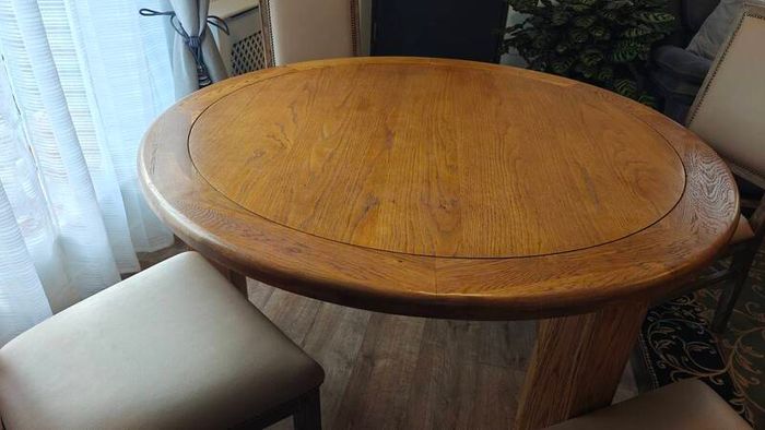 Round kitchen table & Chairs