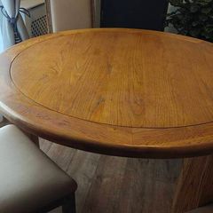 Round kitchen table & Chairs