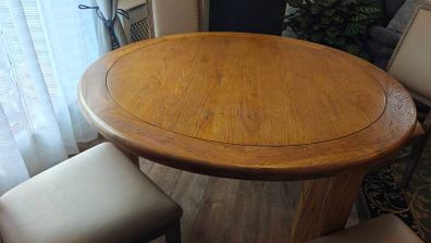 Round kitchen table & Chairs