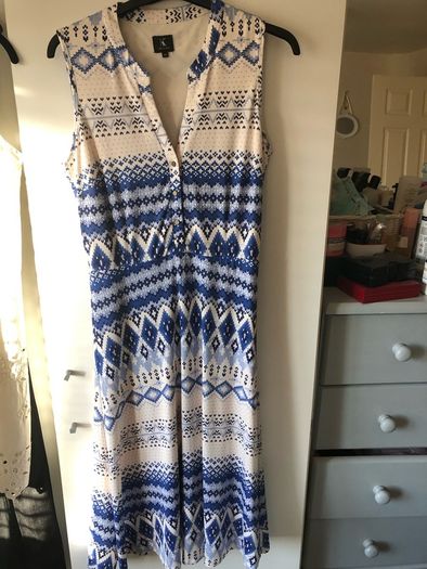 Ladies stunning dress worn once like new size 10