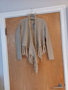 River Island  Cardigan.  S.12.   B.N.W.T.  .