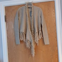 River Island  Cardigan.  S.12.   B.N.W.T.  .