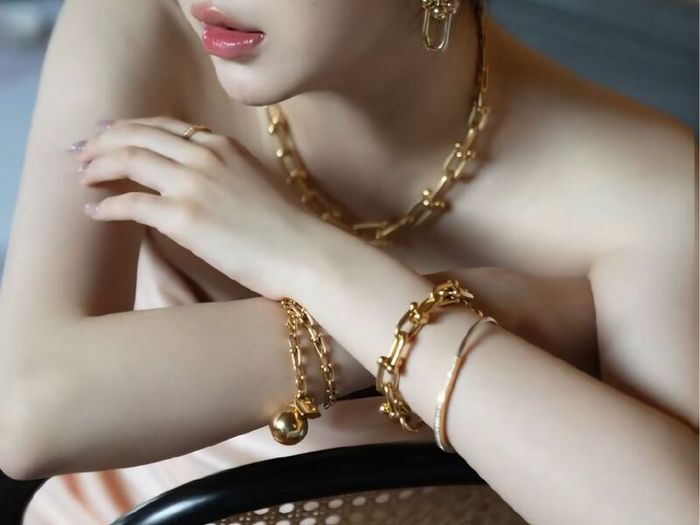 Necklace bracelet and earrings