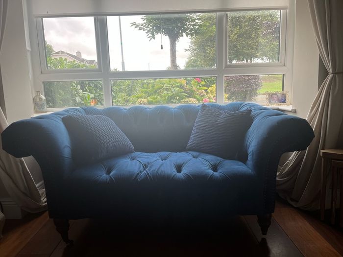 3 & 2 seater navy velvet chesterfield style couches with matching footstool with removable glass top