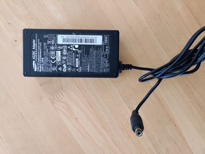 Samsung charger AC/DC adapter charger 14v 4.143A
