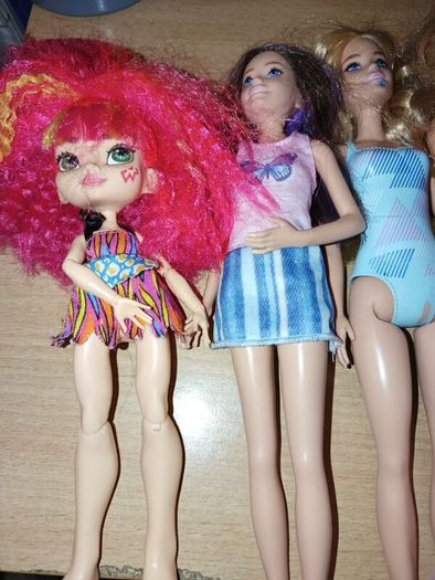 Barbie dolls bundle