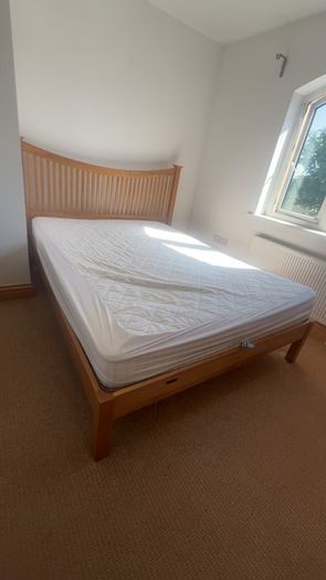 Stunning queen bed