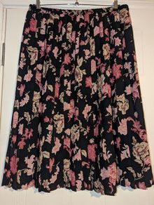 Perfect for Summer. stunning floral pleated midi skirt from Eastex