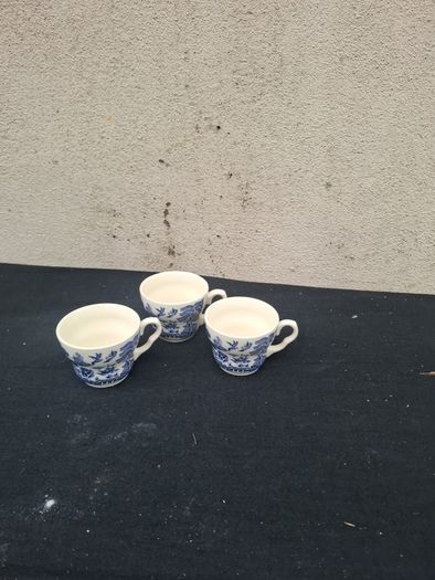 3 blue willow style tea cups postage possible