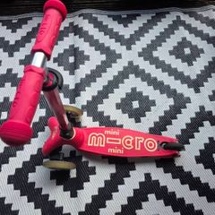 Mini Micro Deluxe Foldable Scooter pink