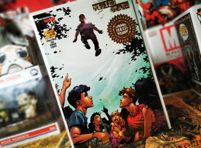 Rising Stars #2 ! Dynamic Forces Gold Logo Variant Cover ! Limited to 2,000 Copiers Worldwide ! 1999 ! by Top Cow !