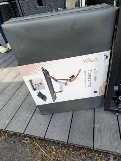 reformer pilates machine with new exercise mat