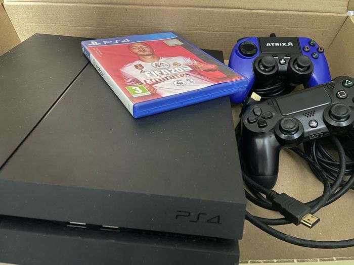 Ps4 2controllers and FIFA