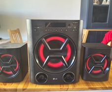 LG LK72B Multimedia Speaker System