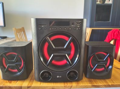 LG LK72B Multimedia Speaker System