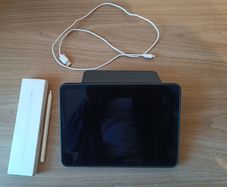 iPad Air 5th Gen (M1) Starlight + Apple Pencil 2 & Protector Bundle