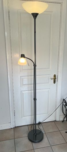 Mother and child floor lamp
