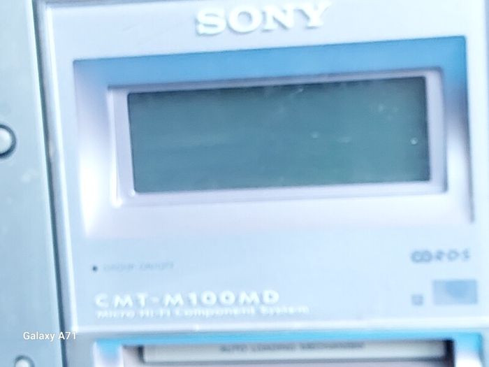Sony CMT-M100MD Micro Hi-Fi Component System with Speakers, in excellent condition, Radio, CD and Tape working fine,