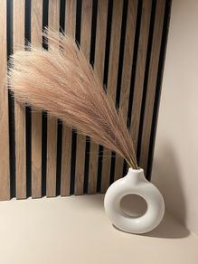 Vase decoration with pampas