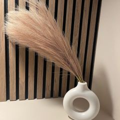 Vase decoration with pampas