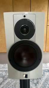 DALI Rubicon 2 speakers white - New condition - Boxed with stands