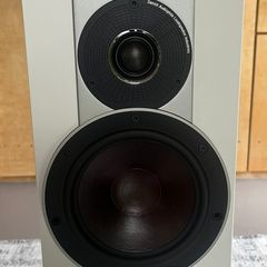 DALI Rubicon 2 speakers white - New condition - Boxed with stands