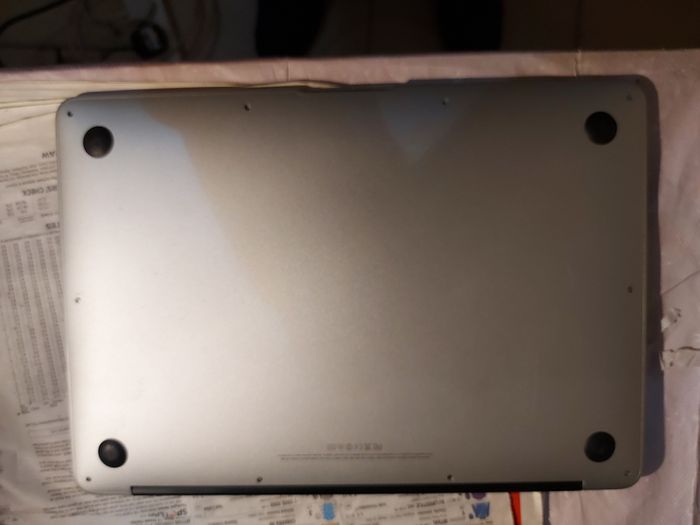Apple MacBook Air, Model A1466, 13 inch, Needs Ram, has no Ram, excellent condition otherwise