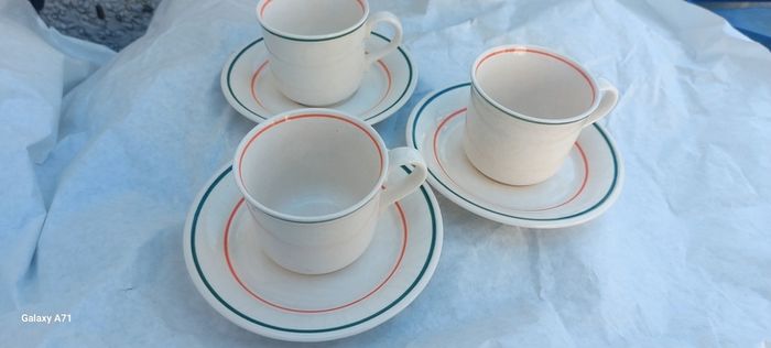 Arklow brendan erin stone design 3 x cups and Saucers,vintage collectors items ,buyer collects or pays postage thank you, see pictures for condition, sold as seen.
