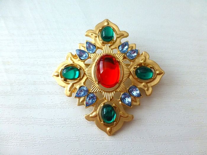 Vintage Style Emerald Red Stone Gold Brooch Pin