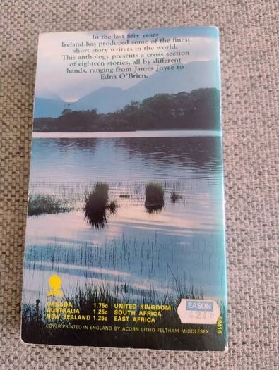 Modern Irish Short Stories 1972 paperback in good used condition FREE STANDARD POSTAGE INCLUDED