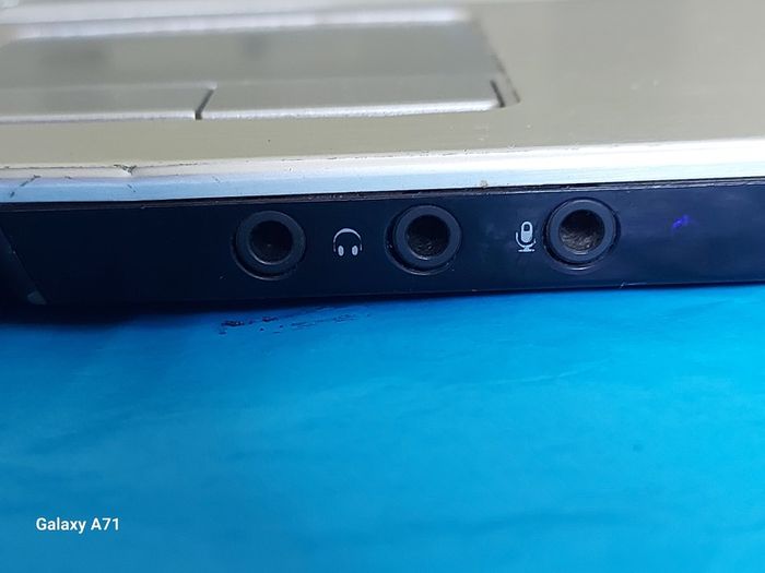 DELL XPS M1330, Windows 7, Intel Core 2 Duo CPU T8100, 2.1GHz, 4GB Ram, 300GB HDD, Chrome, VLC etc, A true Blast from the Past