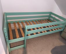 Single toddler bed