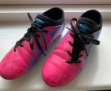Kids Girls Umbro Football Boots Size UK 2 EU 34