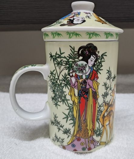 Porcelain Chinese tea mug with infuser and lid