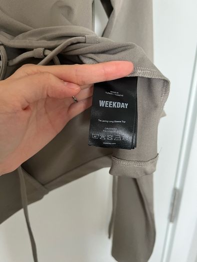 The lacing long sleeve top