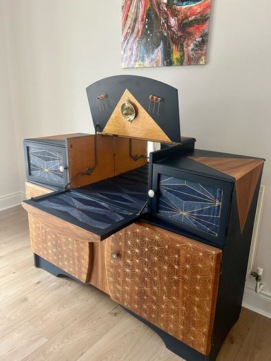 Delivery Available! Stunning Vintage Sideboard Cocktail Cabinet/Drinks Cabinet/ Sideboard