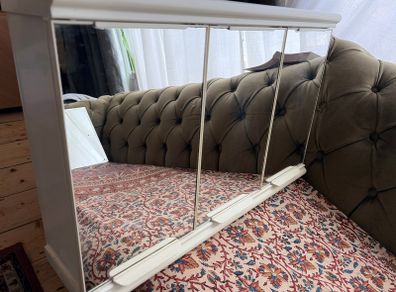 Mirror cabinet