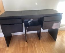 Makeup desk
