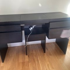 Makeup desk