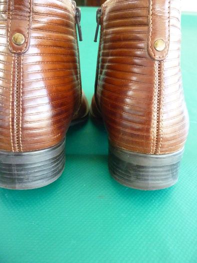 Brown Leather Chelsea Ladies Boots.  Side Zip. Colour Saddle Brown. Brand Ellen Blake.  Size Uk 6 / Eu 39.   In Very Good Condition. Quality Leather