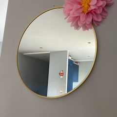 round mirror