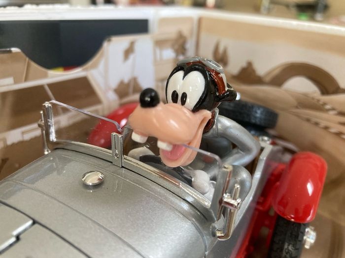 Goofy Disney Mercedes 1/18 Burago