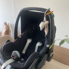 Maxi-Cosi Pebble Plus with Isofix Base