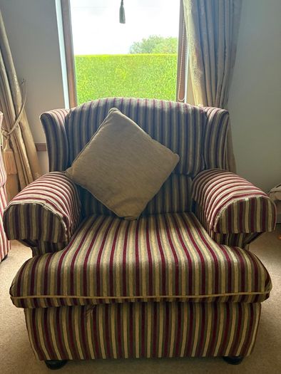 Traditional Fabric Living Room Suite. 3-Seater Sofa, Footstool & 2 Armchairs