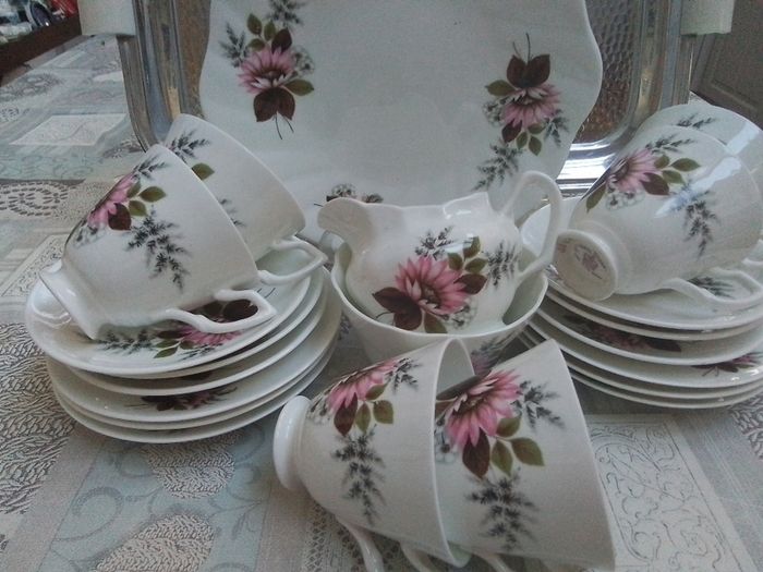 Royal Stuart 21 Piece China Teaset