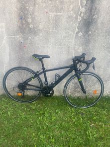 Child road bike