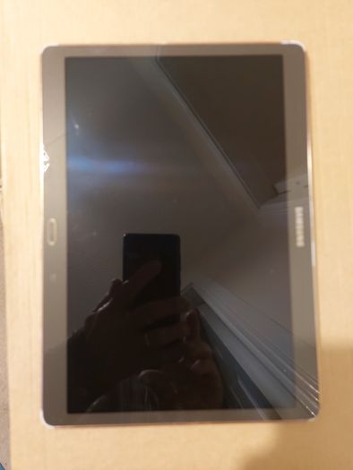 Samsung Galaxy Tab S, 10.5 inch, Model SM-T800, screen has a slight crack or 2 but touchscreen works fine