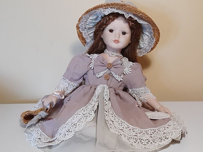 Porcelain dolls x 6